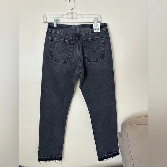 Levi Black 27x30 Women's Jeans Buttonless - Picture 2 of 5